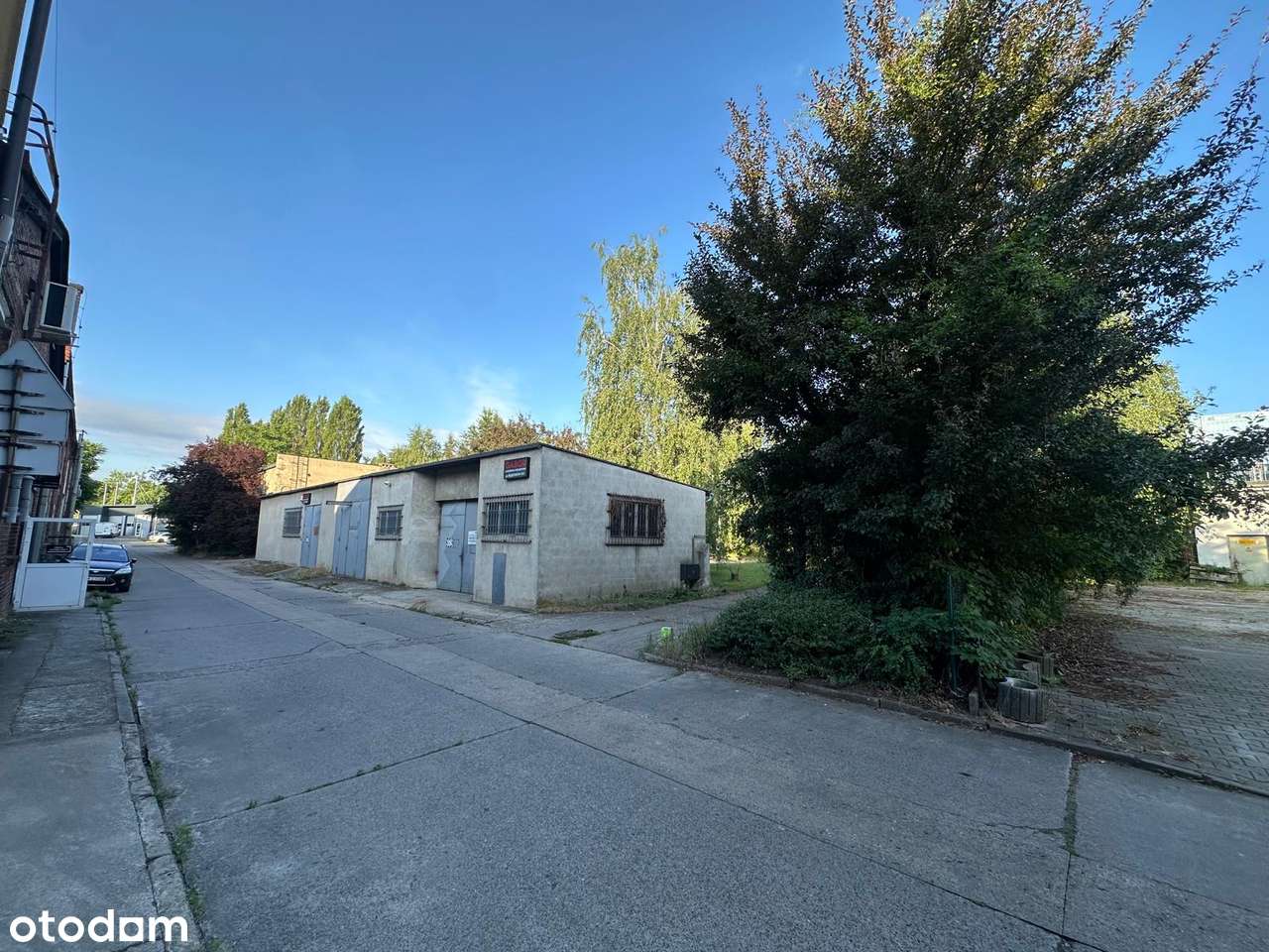 Hala na sprzedaż z dużym parkingiem i mediami - Pełny obrazek: 4/13