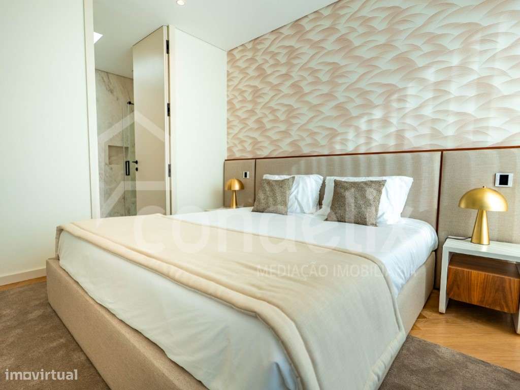 Moradia T5+1 nova com piscina em condomínio fechado de luxo no Estoril-30