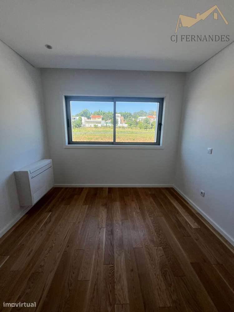 Apartamento T1 com Varanda na Maia-5