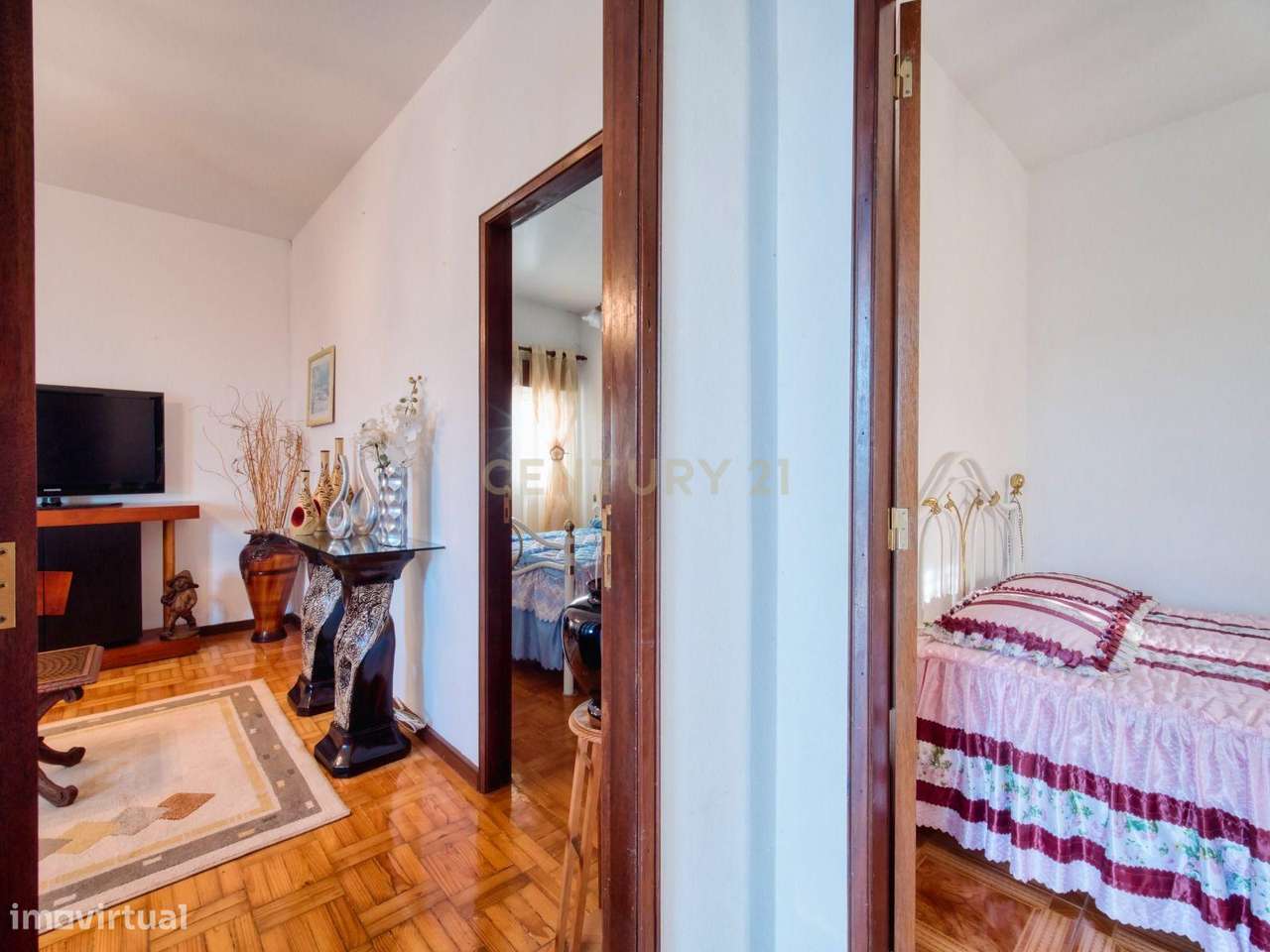 Moradia Bi-Familiar T1 + T2 com Terreno Urbano de 360 m² em São Pedro - Grande imagem: 4/45