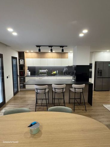 T3 Remodelado | Lugar de Garagem + Arrumo | Próximo ao Marquês-2
