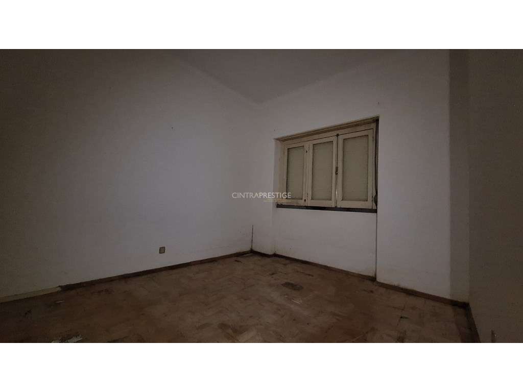 Moradia T3 no Mucifal, Colares, com terreno de 1165 m-3