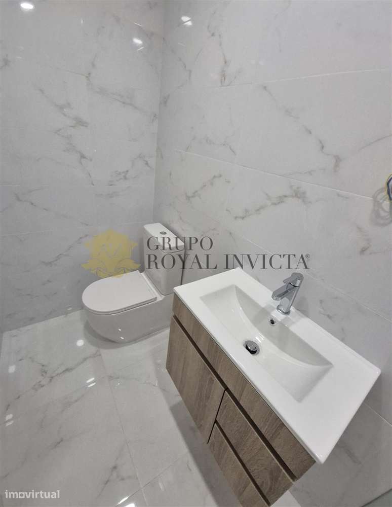 Oportunidade – Apartamento T2 Remodelado no Porto-18