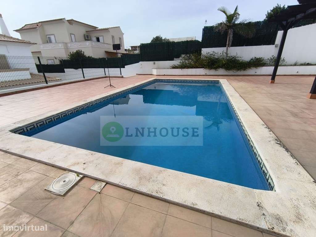 Moradia T4 com piscina e garagem - Castro Marim-50