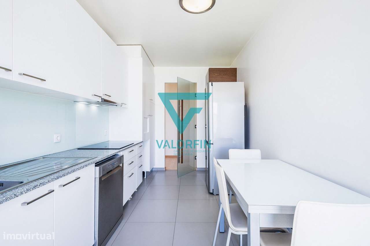 Apartamento T2 c/ Terraço de 95m2 + Garagem / Marinha Grande-5