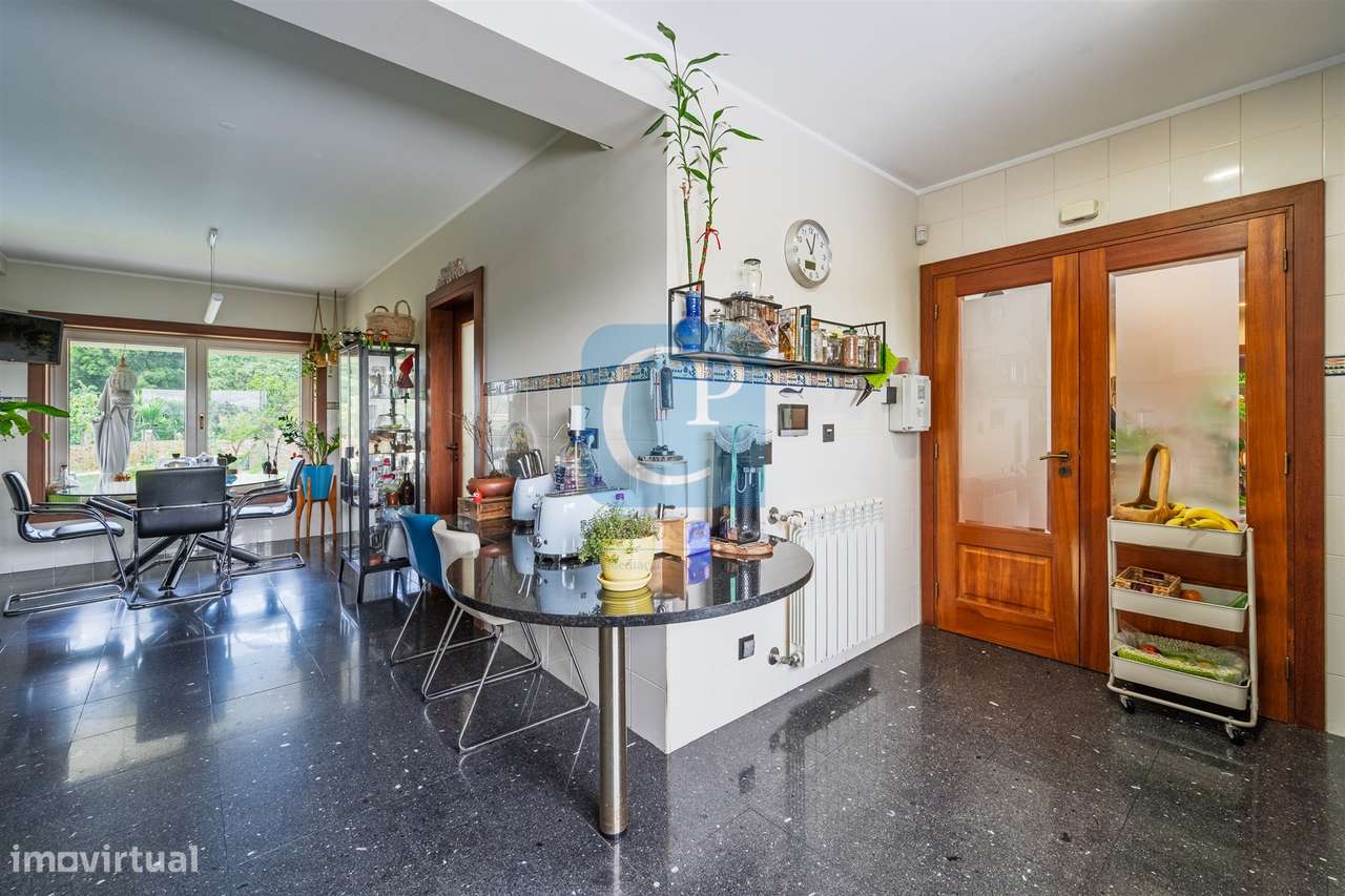 Moradia isolada T4+1 com piscina no centro de Modivas - Grande imagem: 5/46