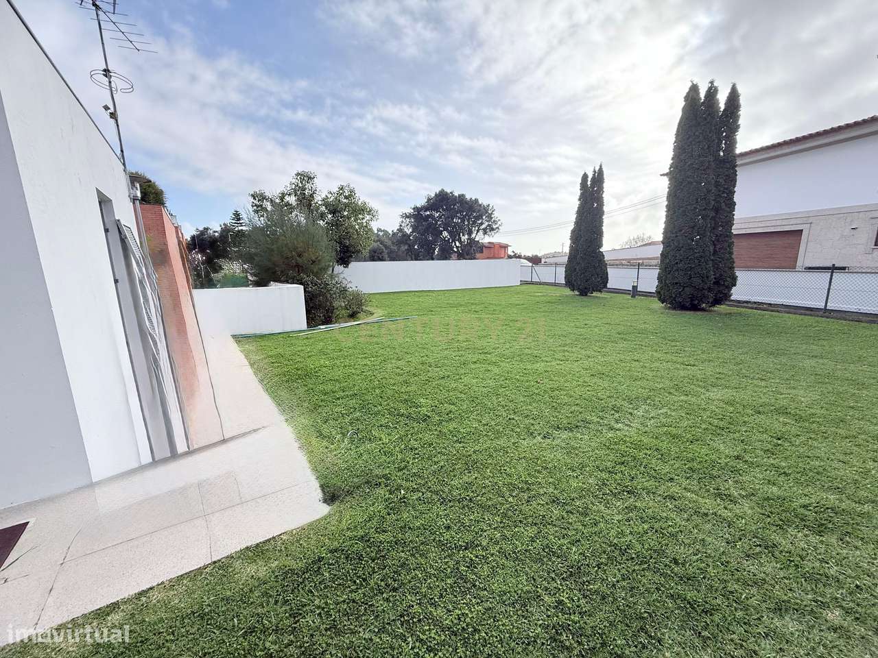 Moradia T3 com suite master, em condomínio de prestígio – Estrada Real - Grande imagem: 4/46