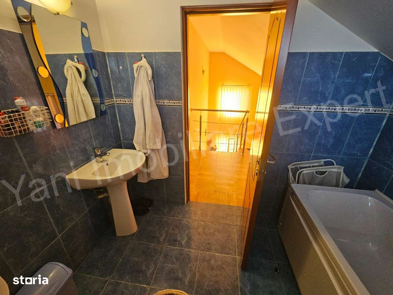 Casă de vânzare în Curtea de Argeș.-7