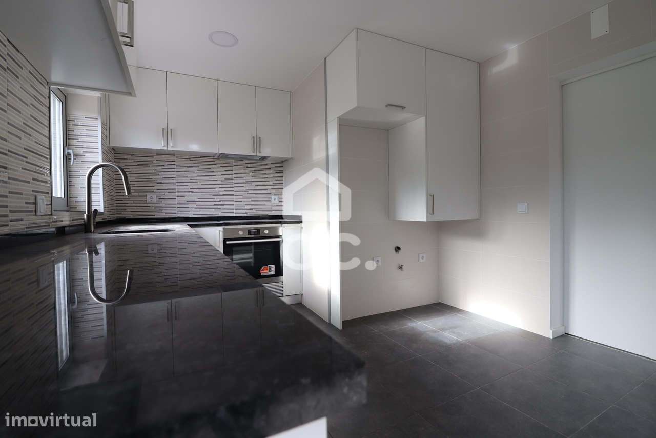 T2 com garagem Totalmente Remodelado em Santa Clara - Grande imagem: 3/16