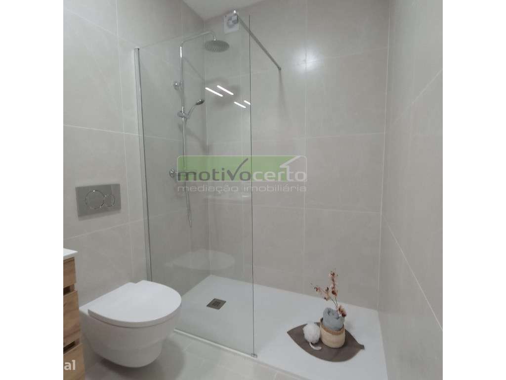 T2 com Pátio Totalmente Remodelado, no Coração de Campolide, Lisboa-6