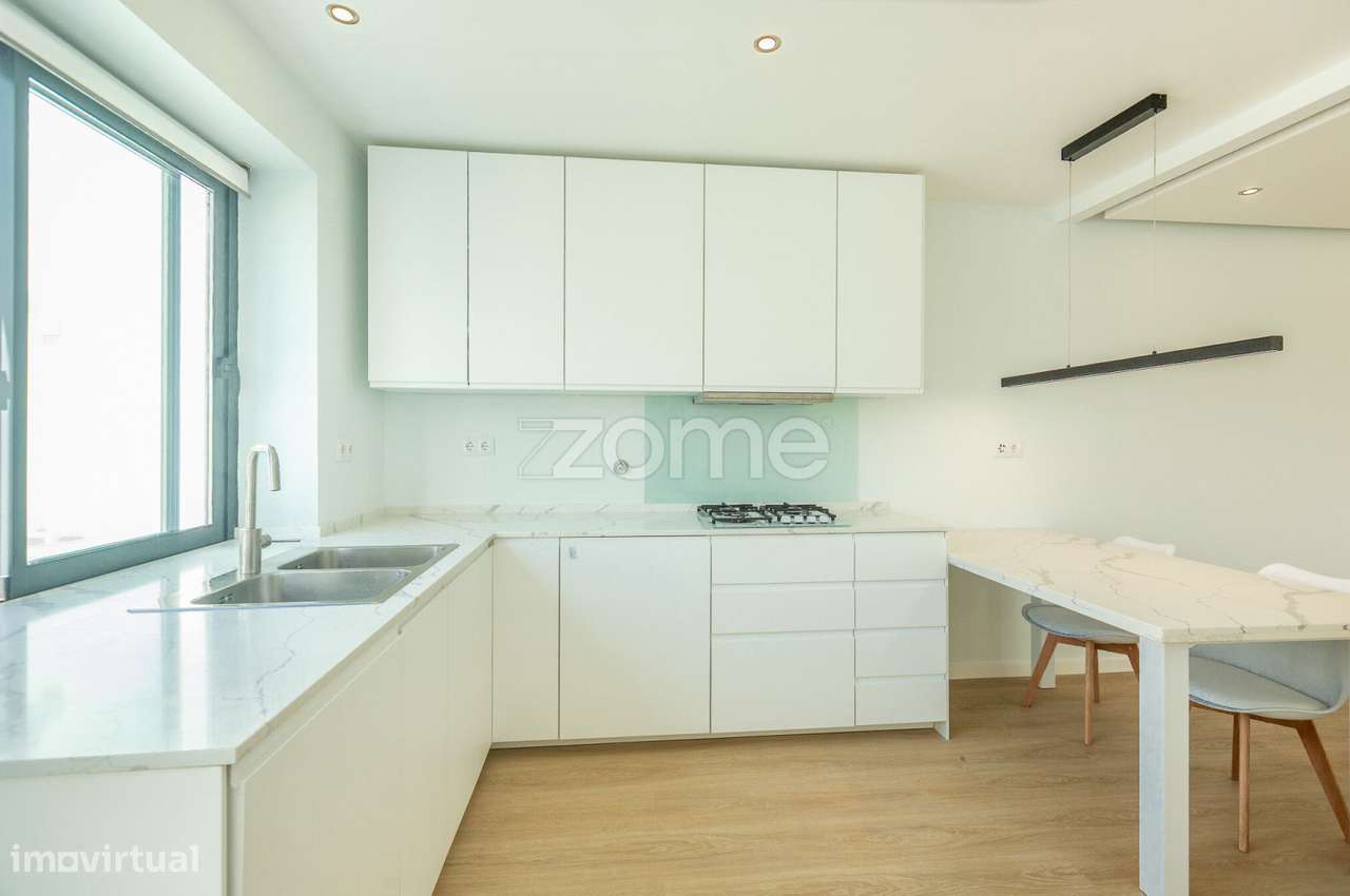 Moradia T3 Nova com Terraços Panorâmicos e Vista Mar na Atalhada-11