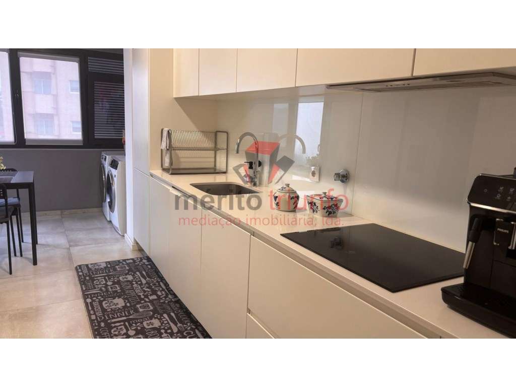 Excelente Apartamento c/ 3 Suites no Centro de Famalicão-11