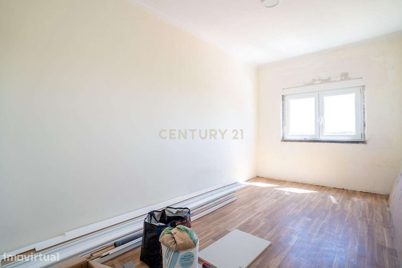 Apartamento T2 em remodelação | Casal de São Brás | Amadora-11