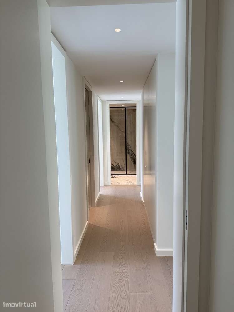 Exclusivo T4 no Prata Riverside Village-11