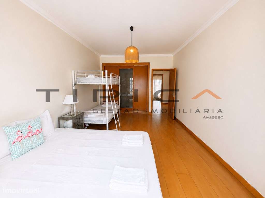 Moradia V3 com Piscina, Garagem e Vista mar-8