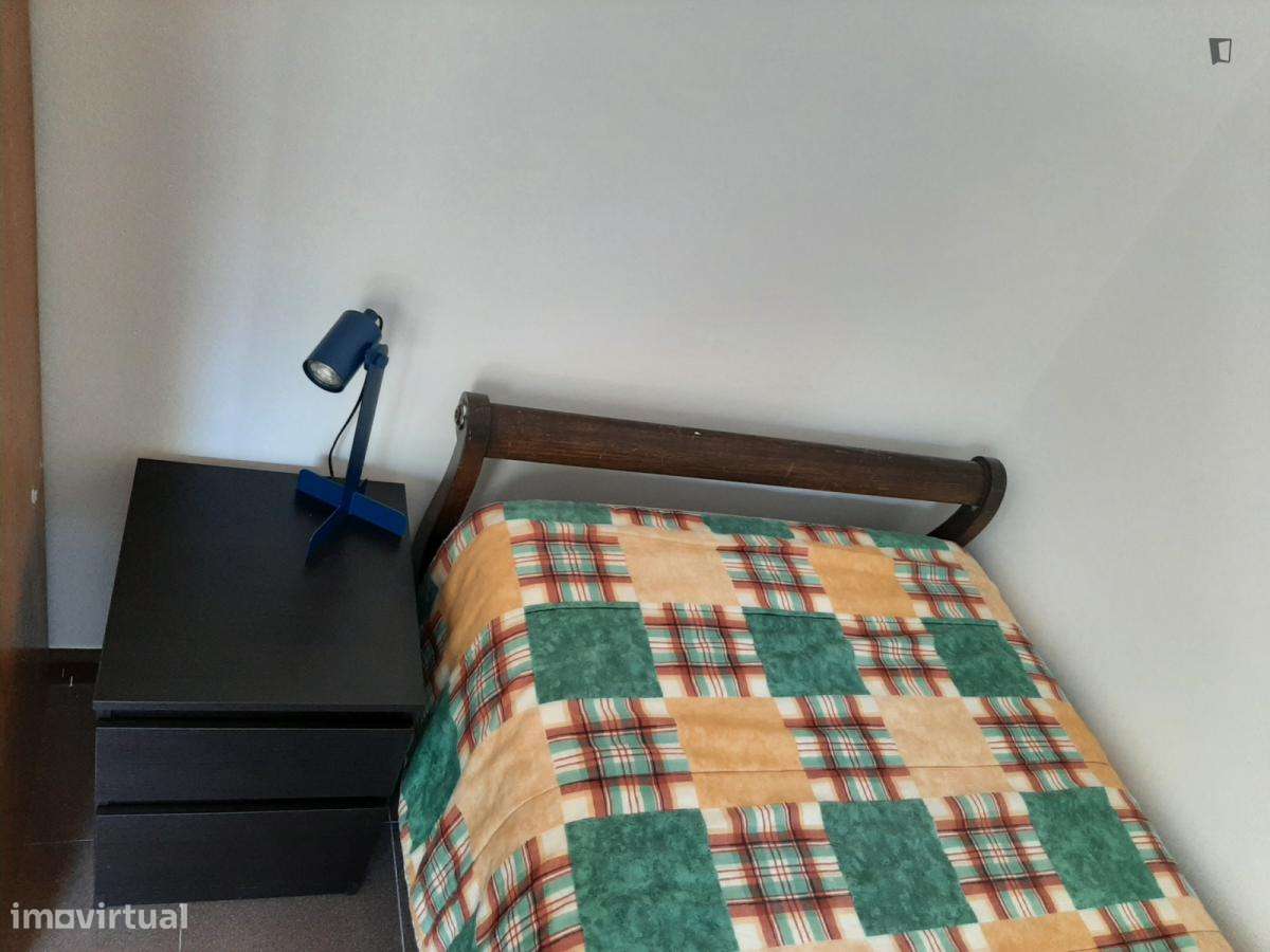 Quarto - localizado em Arroios Lisbon - Grande imagem: 3/10