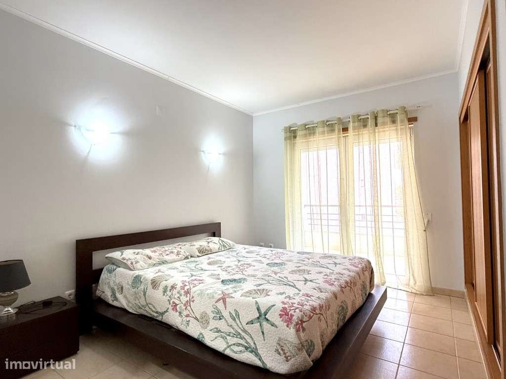 T3 com Terraço de 32 m², Garagem Dupla e Piscina a 300 m da Praia -...-9