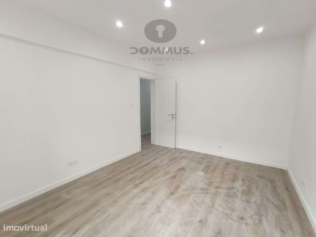 Apartamento T1 na Reboleira totalmente remodelado com terraço-16
