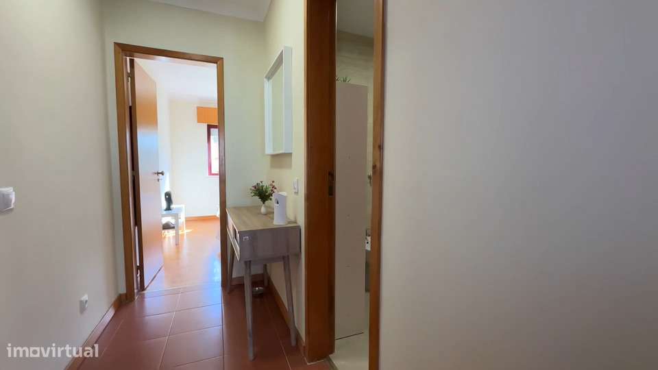 Apartamento T2 com varanda e garagem em Sintra - Grande imagem: 4/17