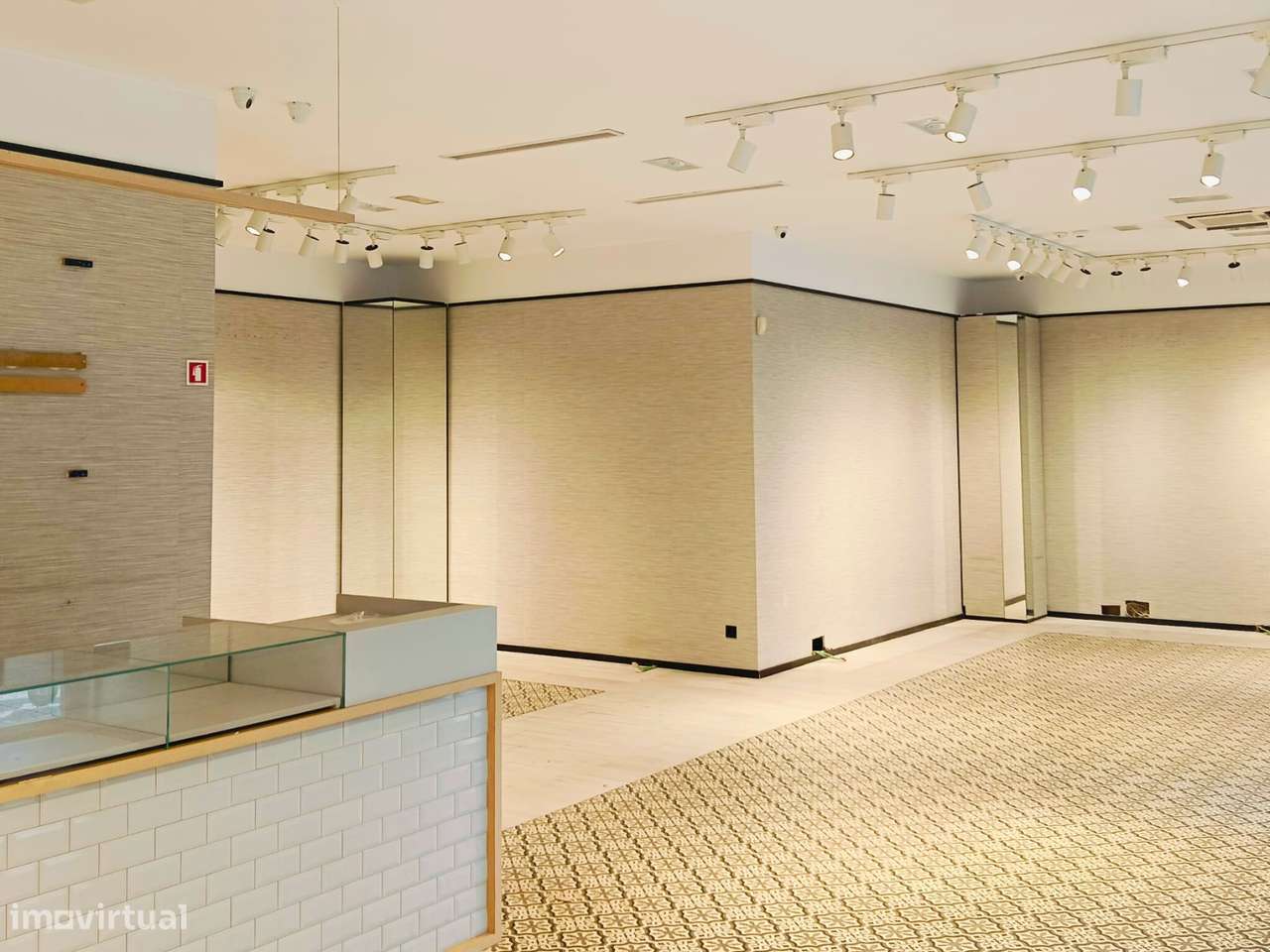 Loja com Grande Visibilidade no Centro de Santarém - Grande imagem: 3/7