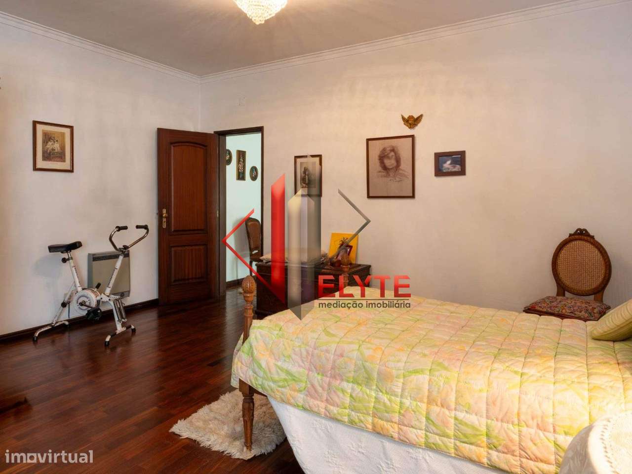 Moradia T7 no centro de Samora Correia-37