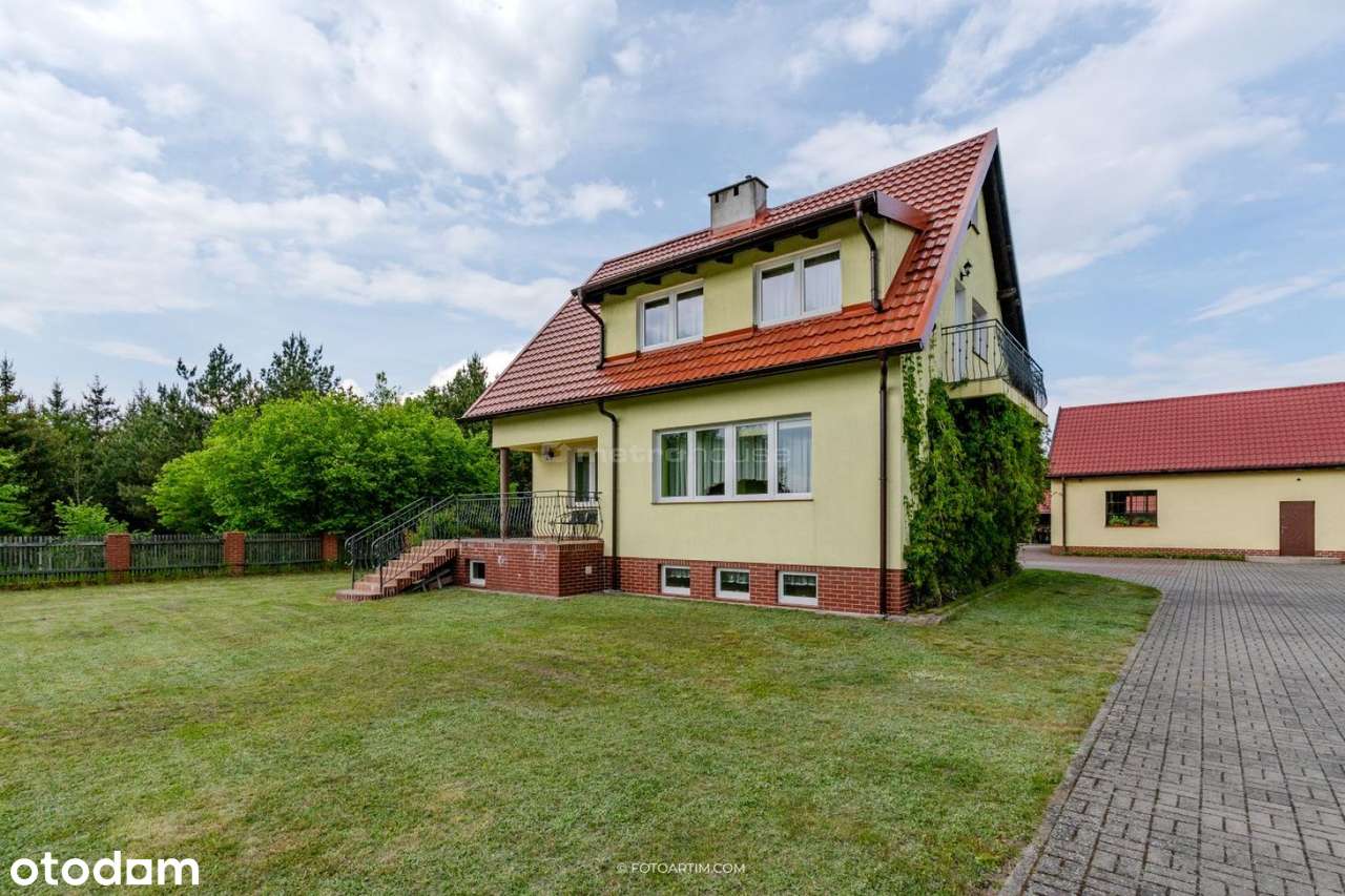 Trzy domy mieszkalne w pięknej lokalizacji-4