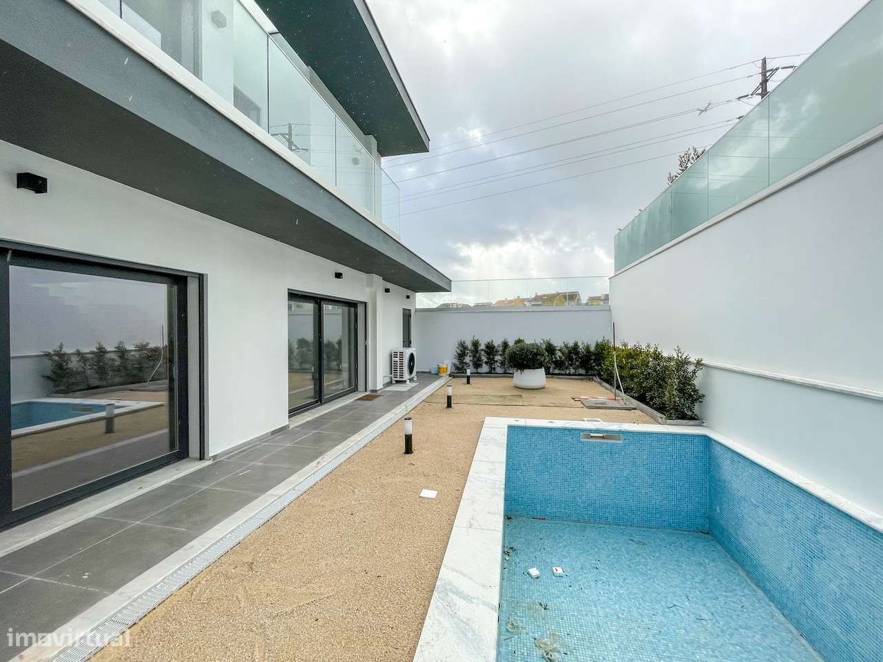 Moradia T4 com Piscina - Santa Iria de Azoia (Bairro da Salvação)-6