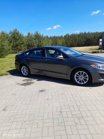 Ford Fusion - 2