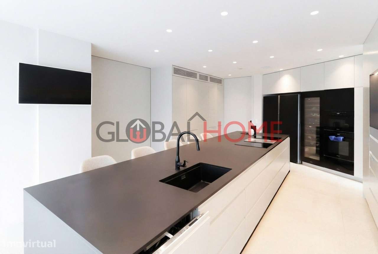 Moradia T5 com piscina na Quinta das Luzes-16