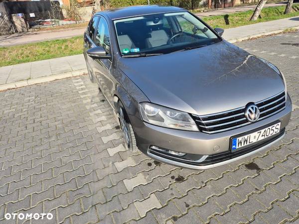 Volkswagen Passat - 1