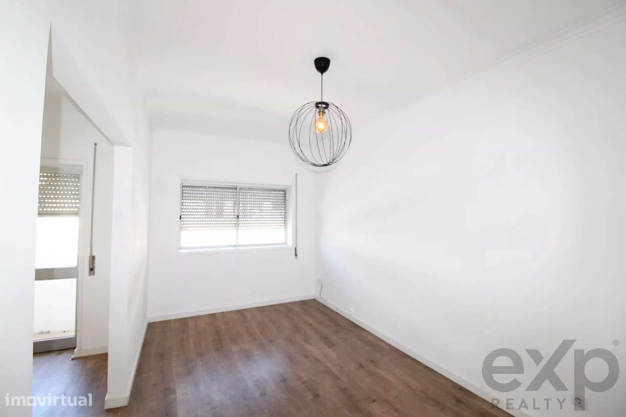 BAIXA DE PREÇO - Excelente T2 Renovado no Candal-1