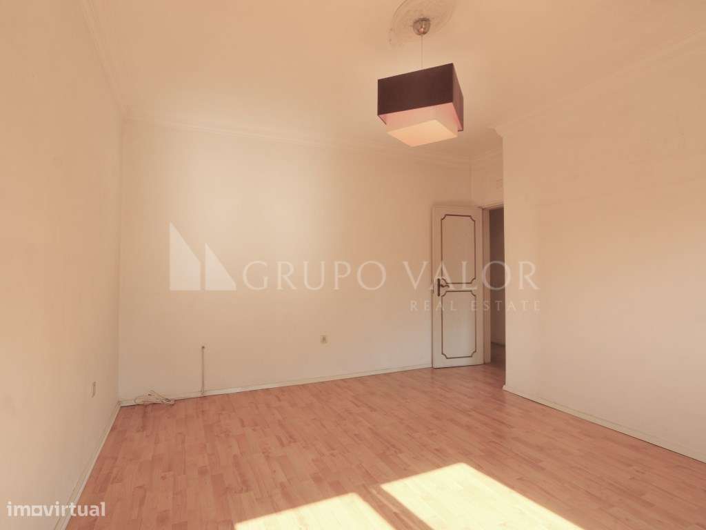 Moradia Isolada T4+2 com Garagem em Mem Martins-10