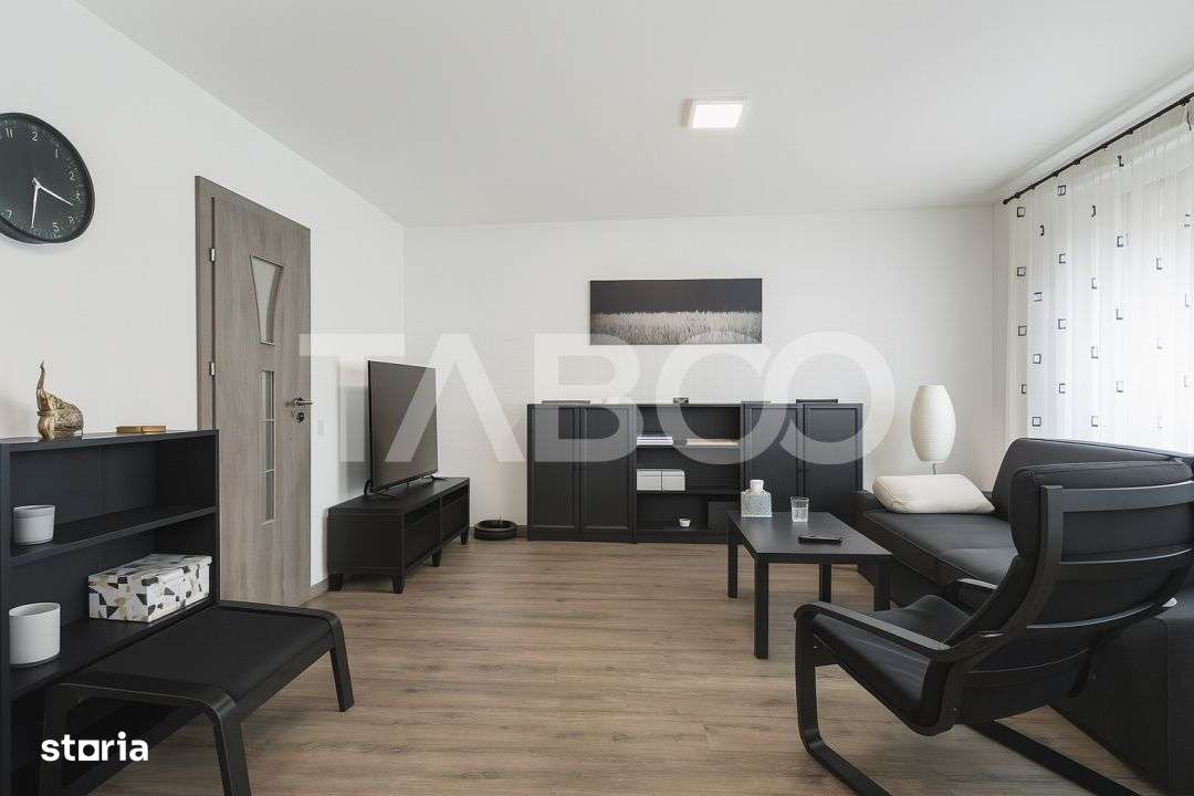 Casa de vanzare in Zavoi cu 3 camere 2 bai curte libera de 50 mp - Imagine principală: 1/19