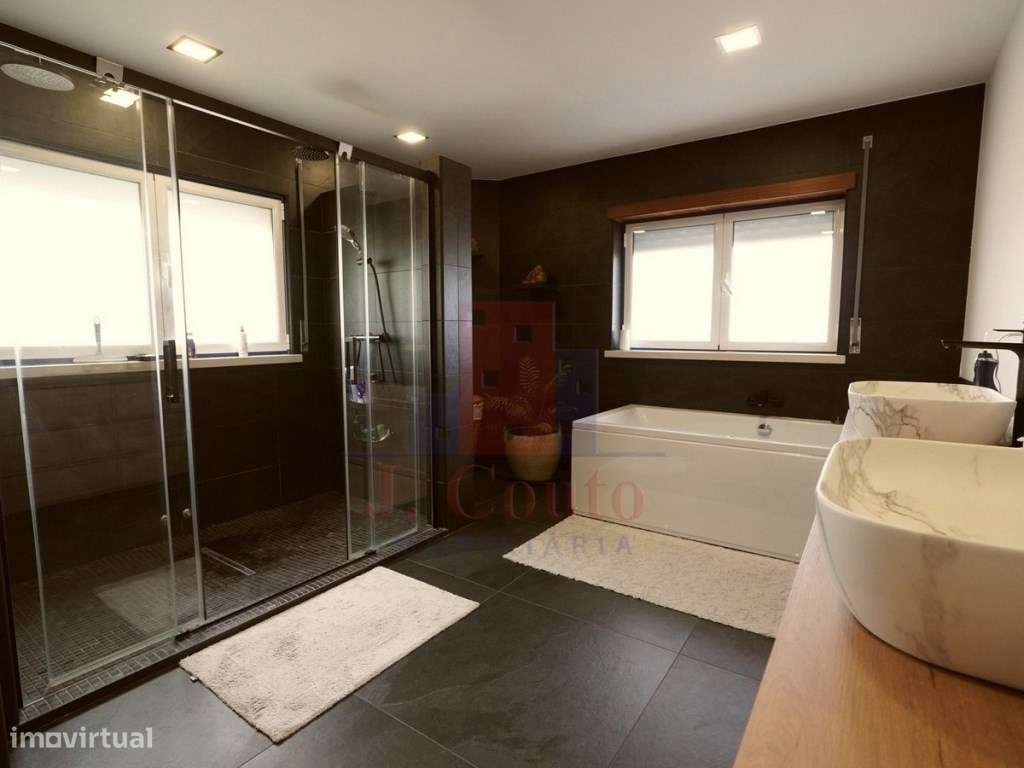Moradia T5 | Piscina | Terreno | Vistas panorâmicas-46