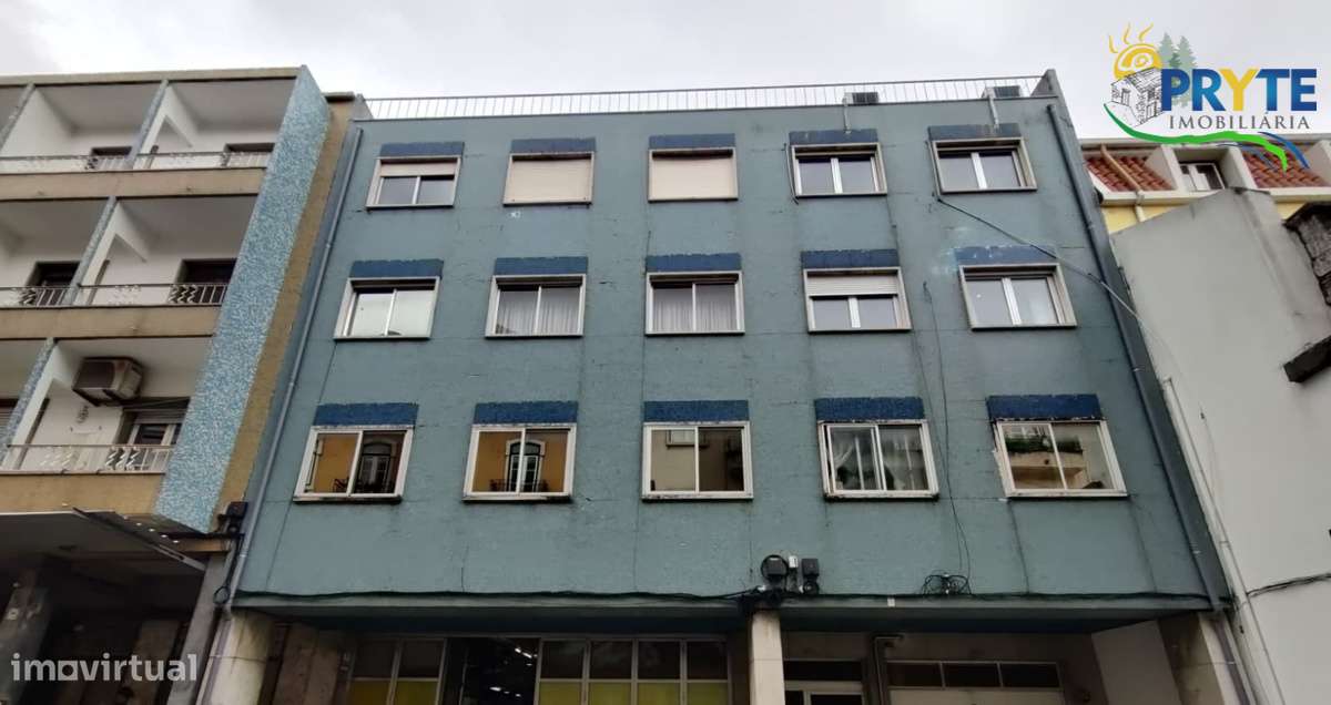 Apartamento T1+1 situado em Campolide-0