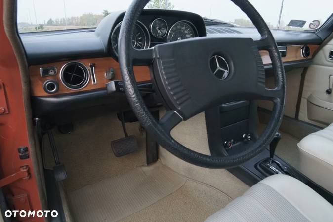 Mercedes-Benz 280 - 36