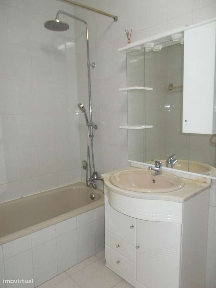 APARTAMENTO T2 COM GARAGEM 30 M2-8