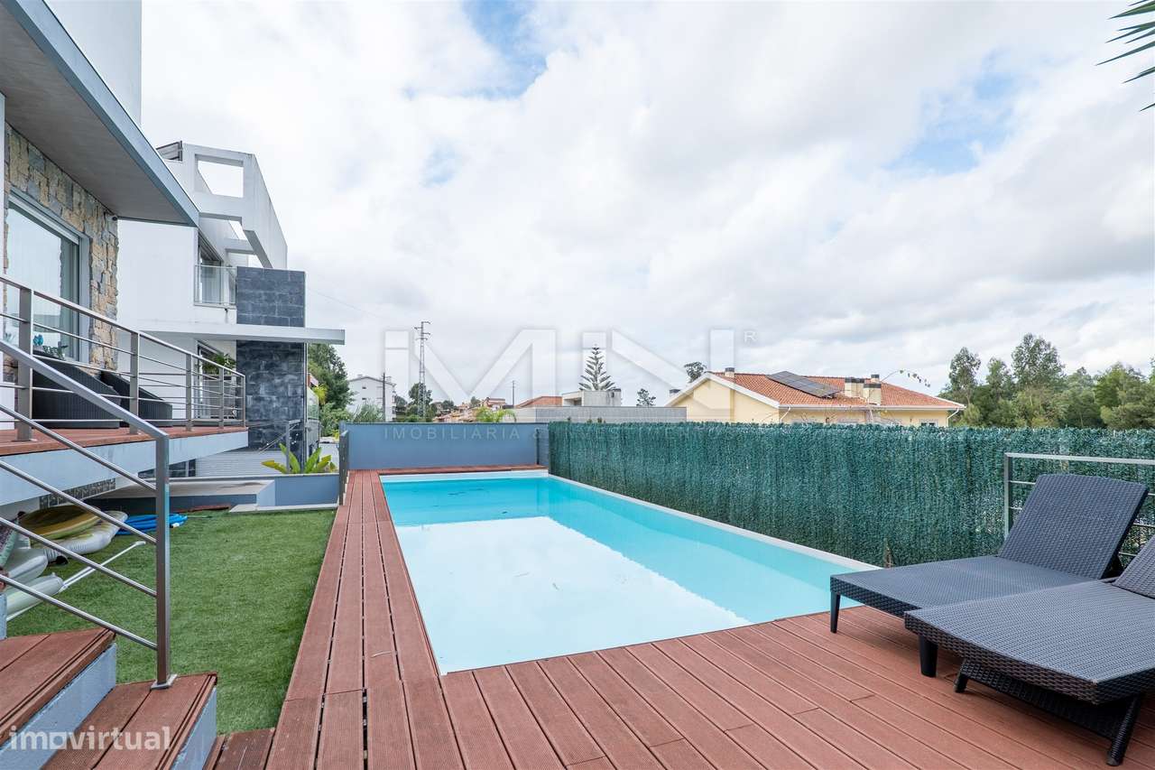 Moradia T3+1 - Exclusividade, Design e Conforto Superior-50