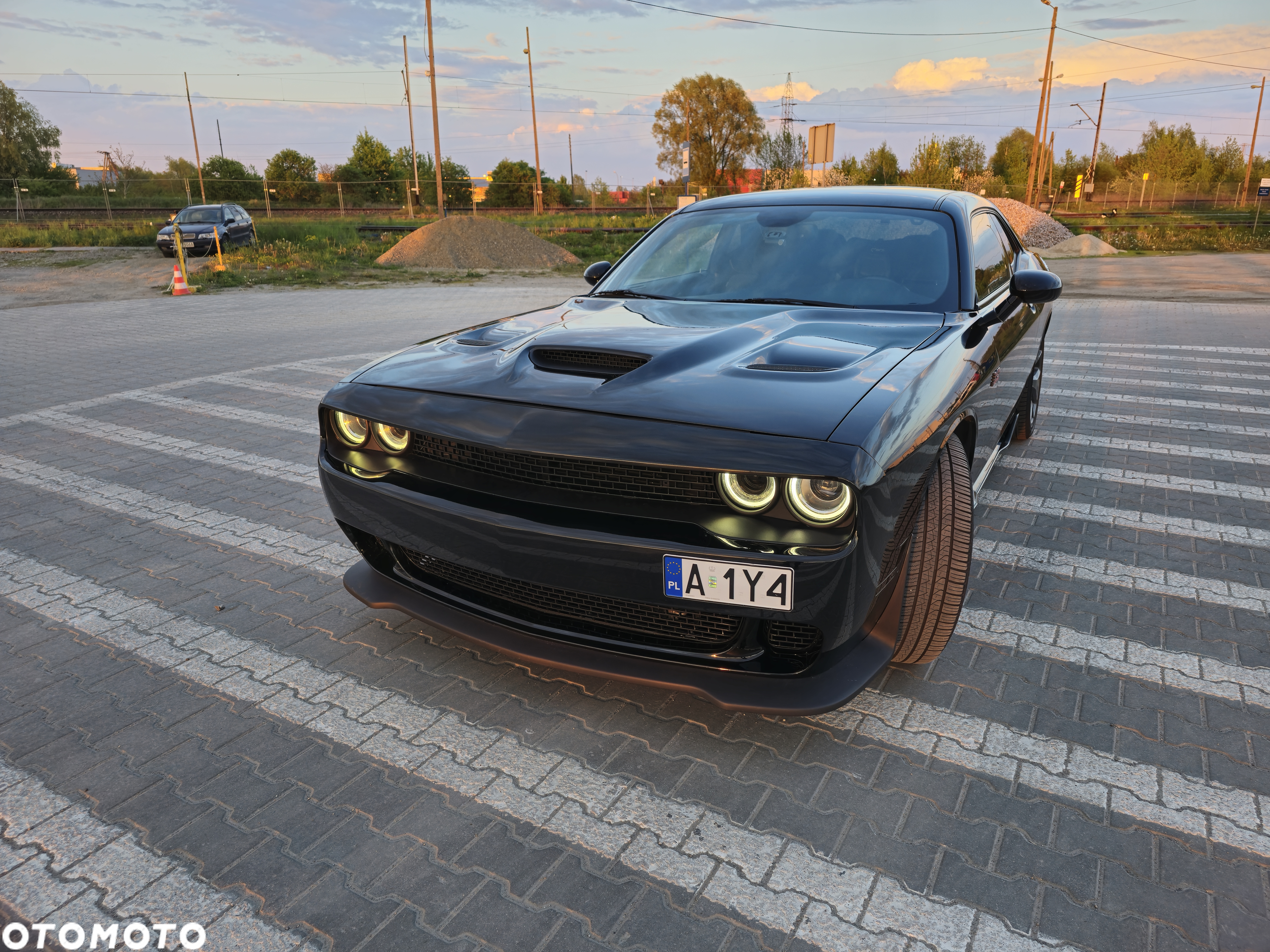 Dodge Challenger - 16