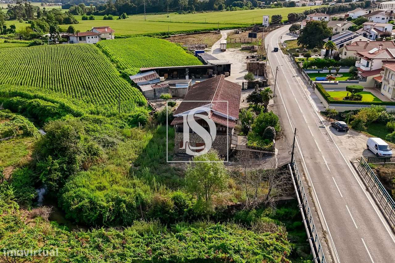 Moradia T4 c/ 376 m², jardim e riacho-38