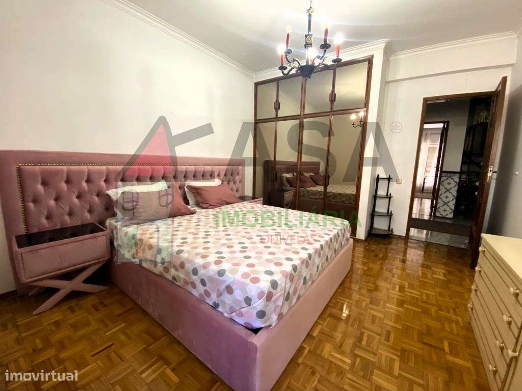 Moradia T15 com Renda Ativa + de €12.000/mês em Famões-35