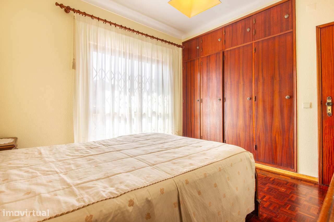 Moradia T5 isolada com jardim e terraço em Quinta do Conde-17