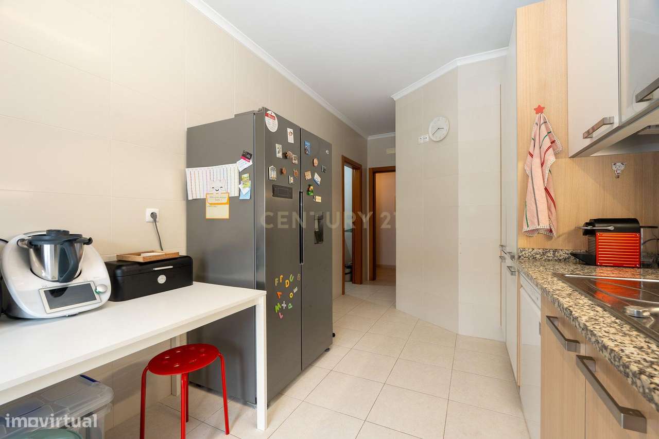 Apartamento T3 com áreas generosas-17