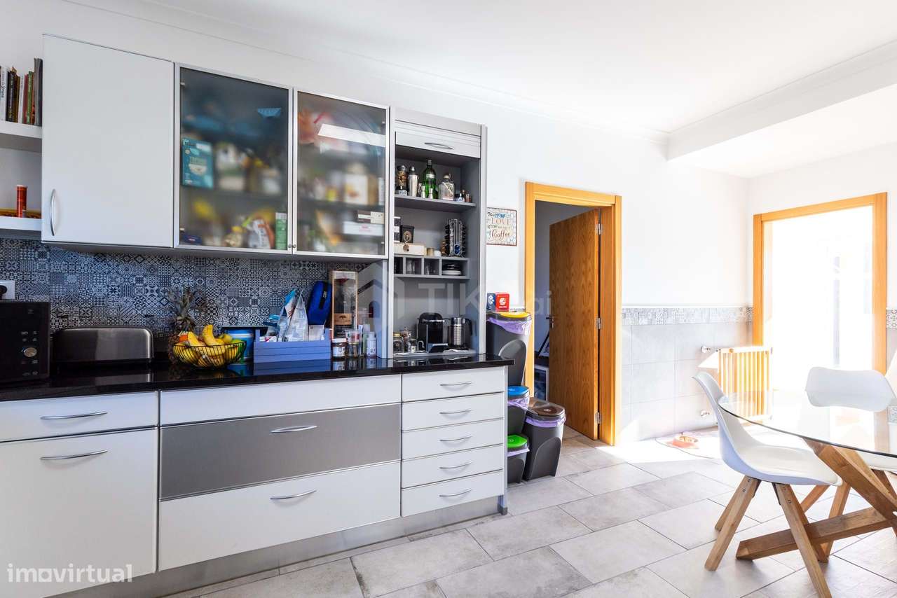 MORADIA T4 218M² EM TERRENO 1.044M² COM PISCINA EM CONDOMÍNIO GOLFE SA-28