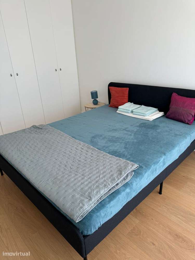 Apartamento T2 com varanda e parqueamento, condominio com piscina, ...-11