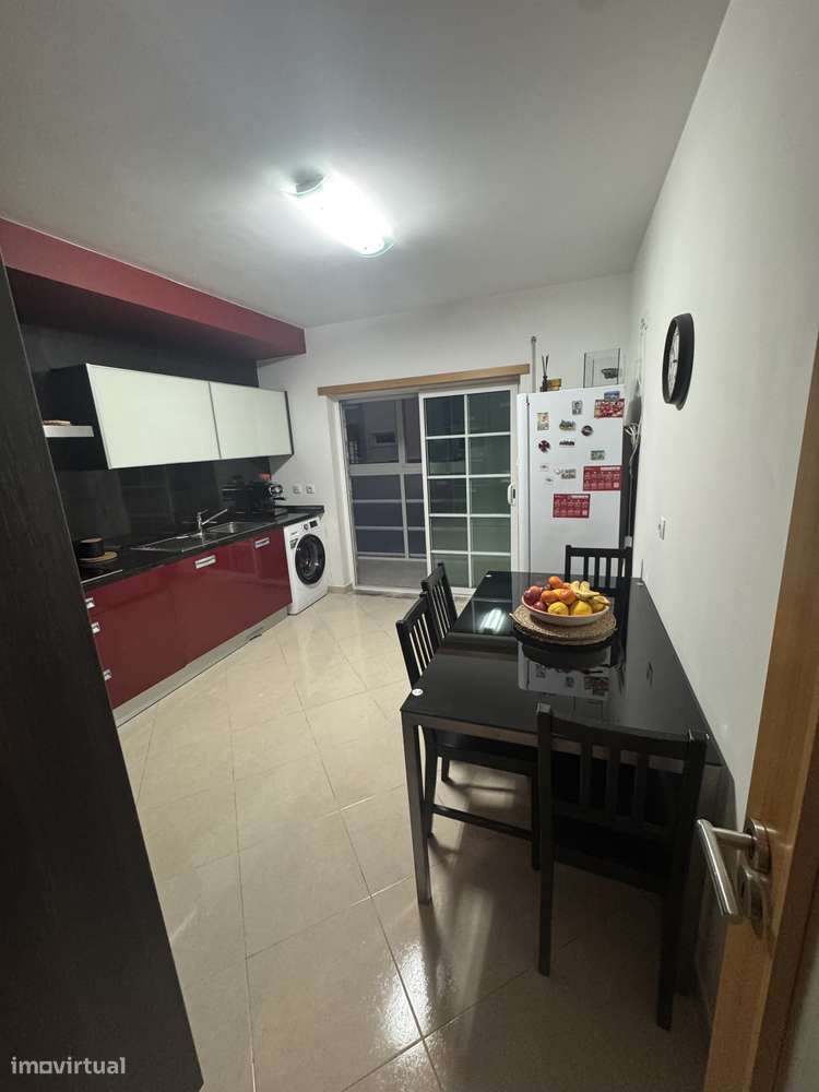 Apartamento T3 , R /C, com varanda, garagem e ar-condicionado - Grande imagem: 4/25