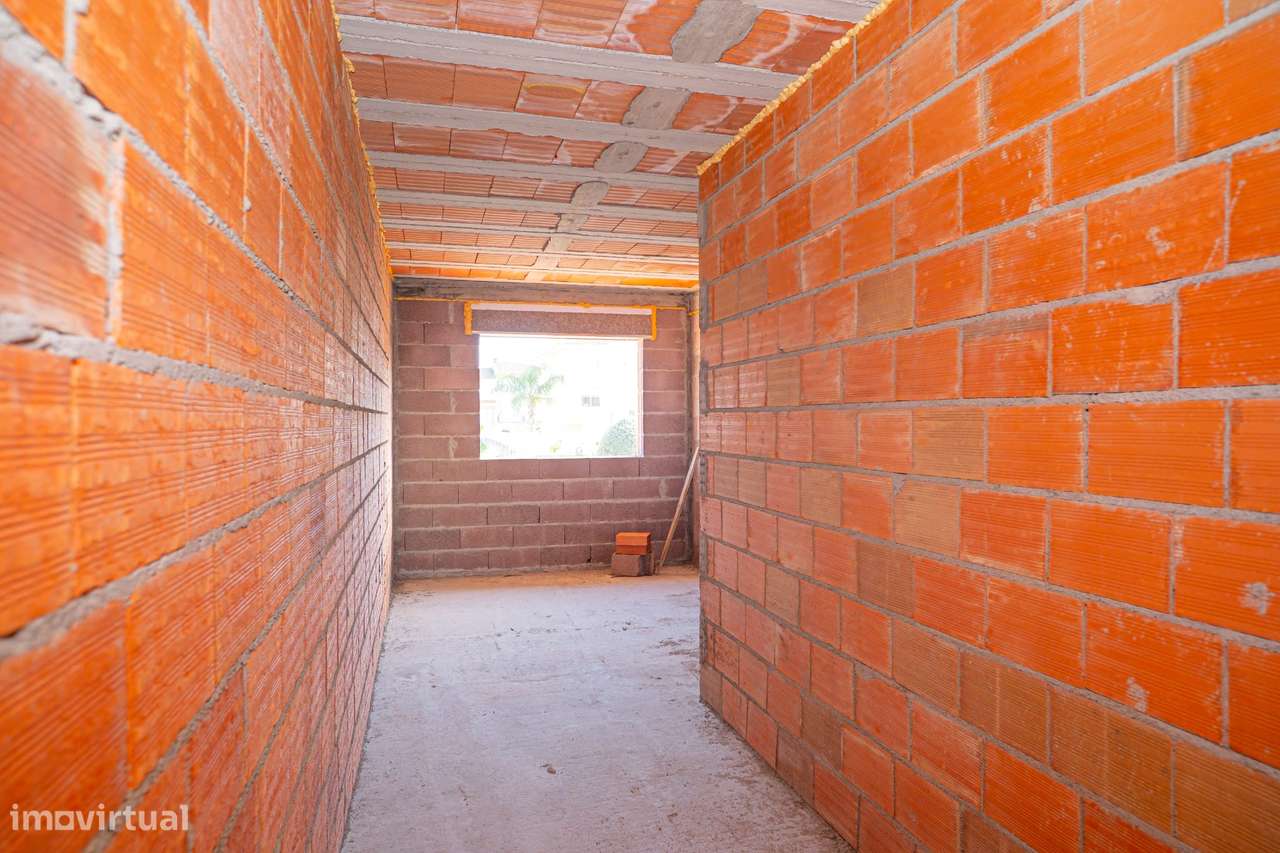 Moradia T3 por terminar em Cabanelas|Elevado potencial de investimento-9