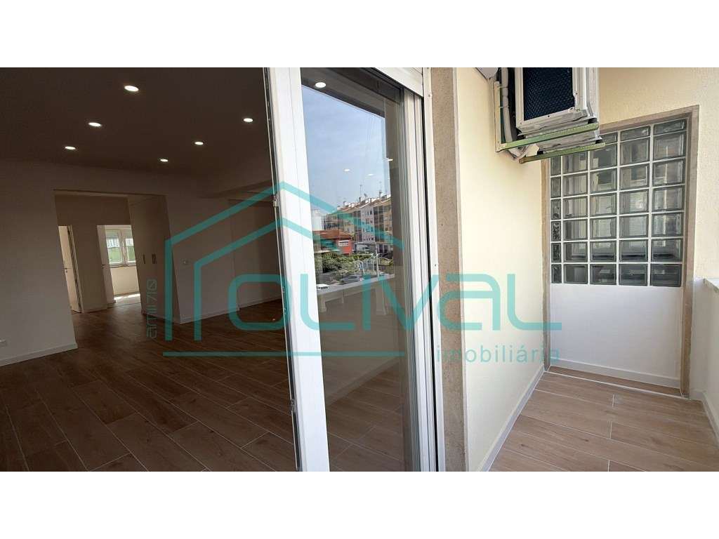 Alverca apartamento de Tipologia T3 totalmente renovado-31