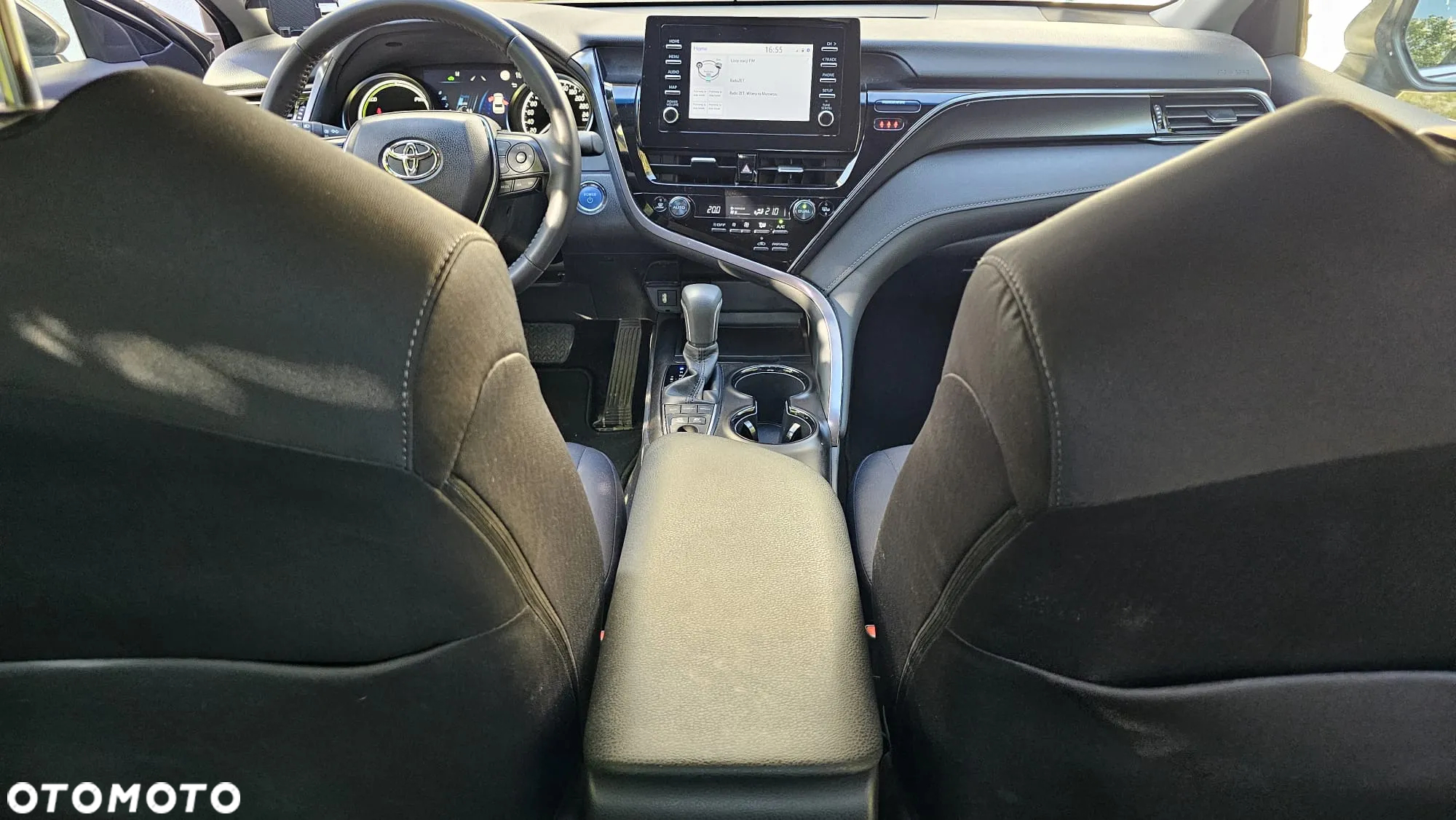 Toyota Camry 2.5 Hybrid Comfort CVT - 12