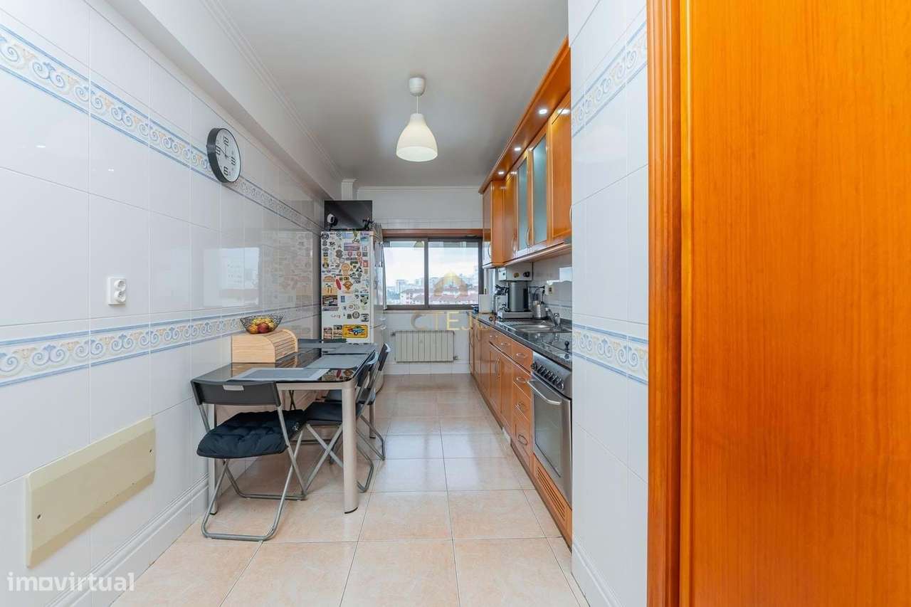 Apartamento T3 com Vista Rio em Póvoa de Santa Iria-12